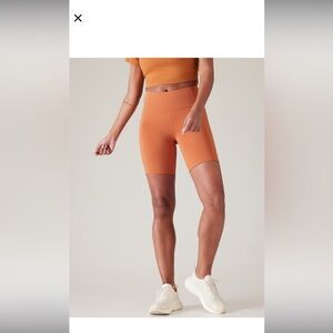 Athleta Ultimate Stash 7” Bike Short
XS | Sunbaked Clay
